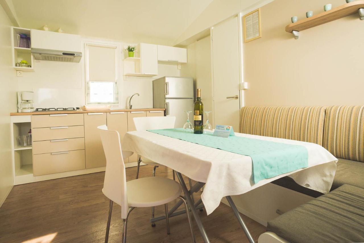 Mobile Homes Murter Jezera Exterior photo